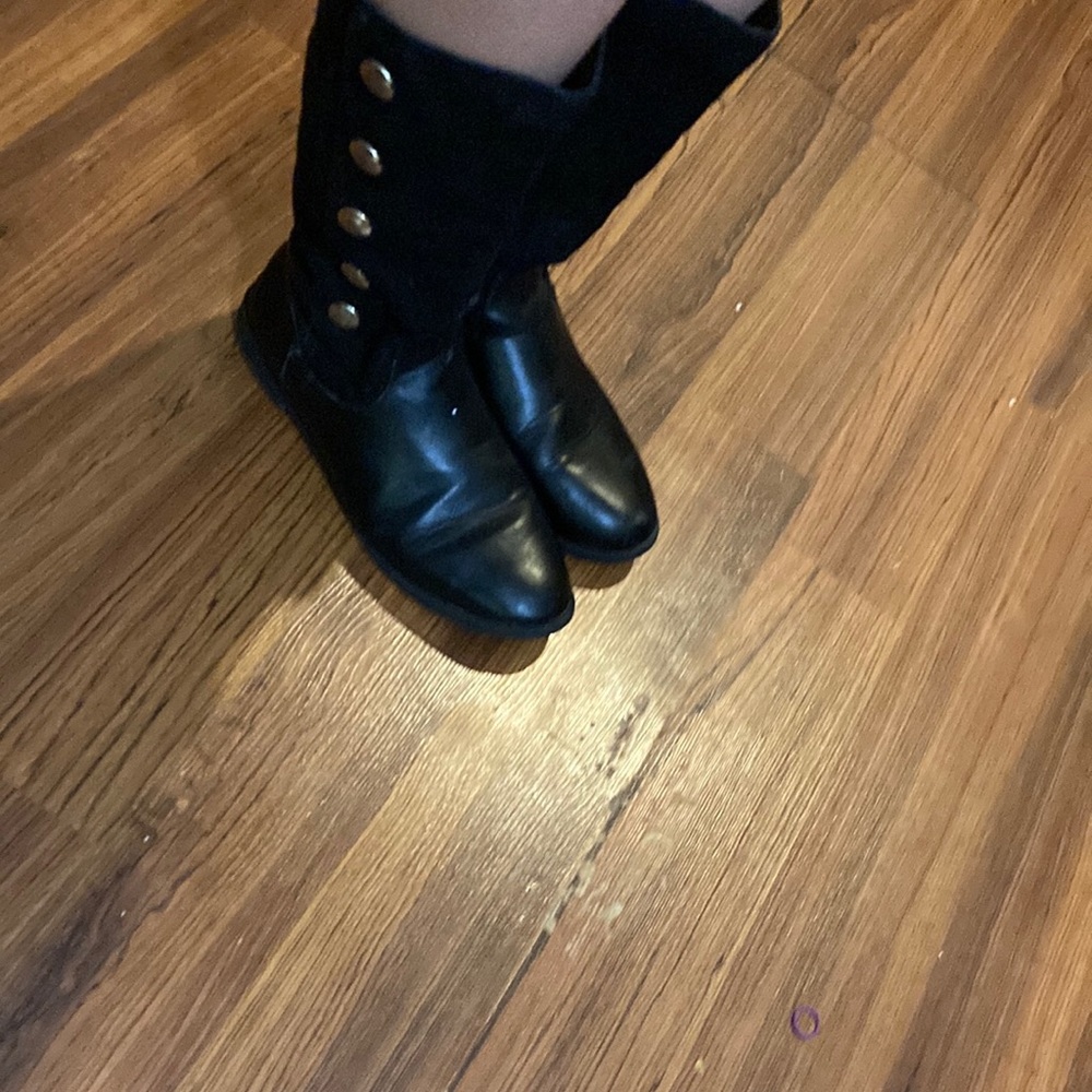 Black boots with golden buttons! Zip-up!